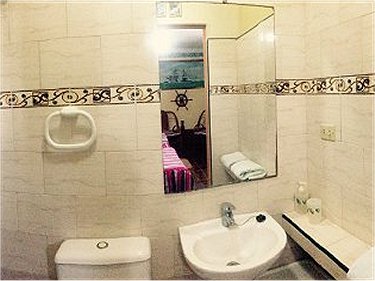Ba&ntilde;o de la habitacion
