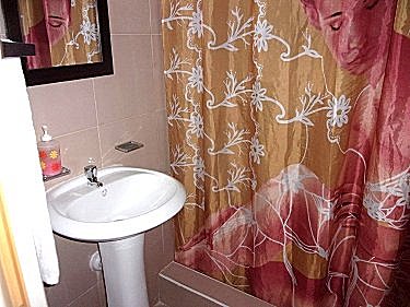 Ba&ntilde;o 1 Casa Maria Elena