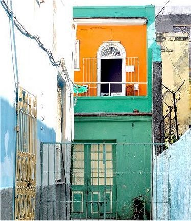 Entrada a la casa vista desde el exterior