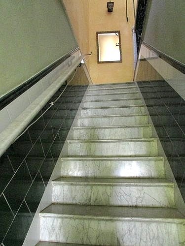Lujosa escalera de acceso al alquiler