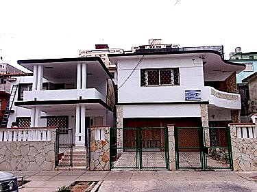 La casa vista desde el exterior