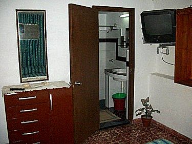 El ba&ntilde;o visto desde la habitacion