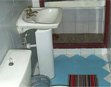 Ba&ntilde;o privado del apartamento