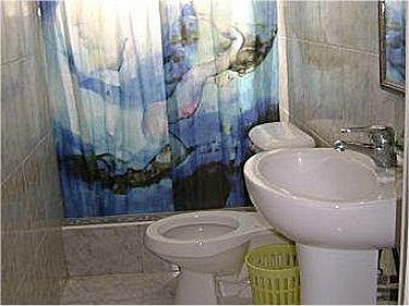 Ba&ntilde;o (los tres ba&ntilde;os son similares)