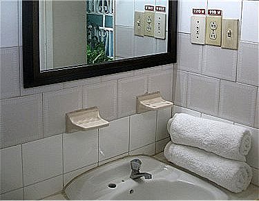 Ba&ntilde;o planta baja lavabo)