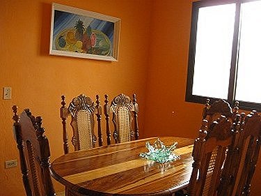 Comedor dentro de la casa