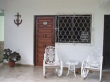 Entrada y porche