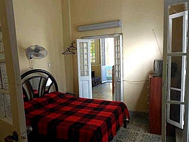 Habitacion con sala de estar al fondo