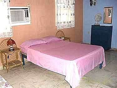 Habitacion con cama de matrimonio