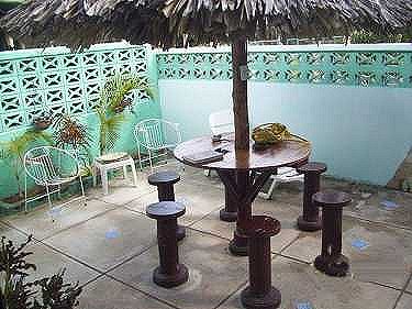 Patio interior de los apartamentos de alquiler de casa Jorge y Betty en Playa de Varadero, Cuba (otra zona)