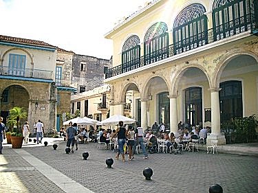 La plaza donde esta la Casa Imperio