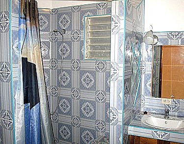 Ba&ntilde;o de la habaitacion 1