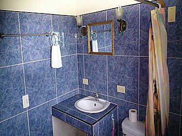 Ba&ntilde;o de la habitacion 1