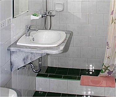 Ba&ntilde;o habitacion 2 - El tercer ba&ntilde;o es similar  