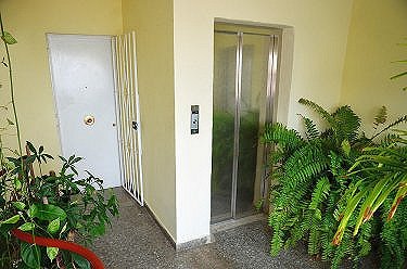 Entrada al apartamento Esther - 2
