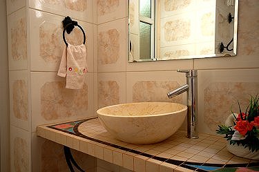 Ba&ntilde;o de la habitacion rosada