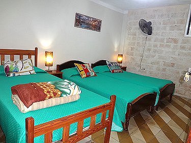 Habitacion 1 de tres camas