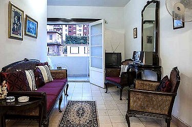 Sala de estar con television y musica