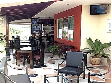 Terraza superior con servicio de bar