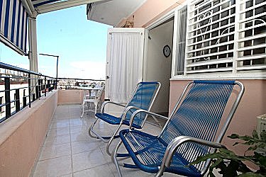 Balcon - terraza, amplia con vista a la calle